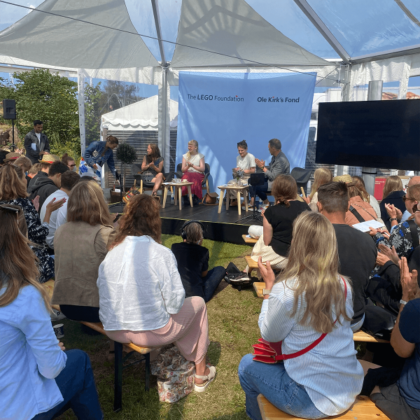 En debat på folkemødet med mange interesserede og lyttende tilskuere